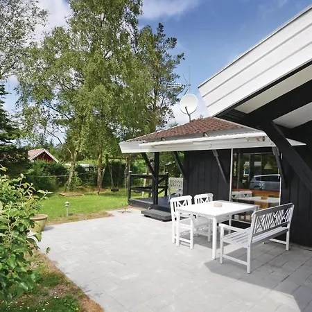 Three-bedroom Holiday With A Fireplace 087 Hébergement de vacances