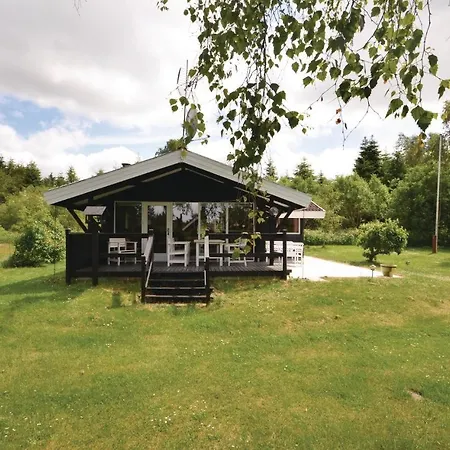 Three-bedroom Holiday With A Fireplace 087